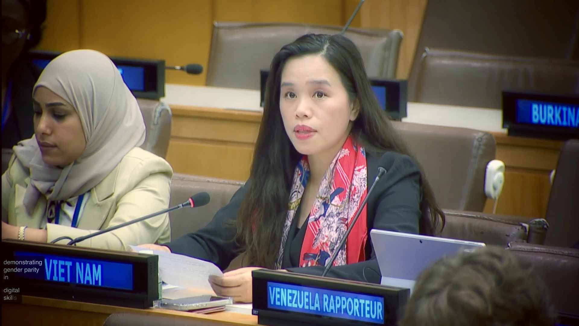 Tham tán Công sứ Lê Thị Minh Thoa Pphát biểu tại phiên thảo luận Tham tán Công sứ Lê Thị Minh Thoa Pphát biểu tại phiên thảo luận