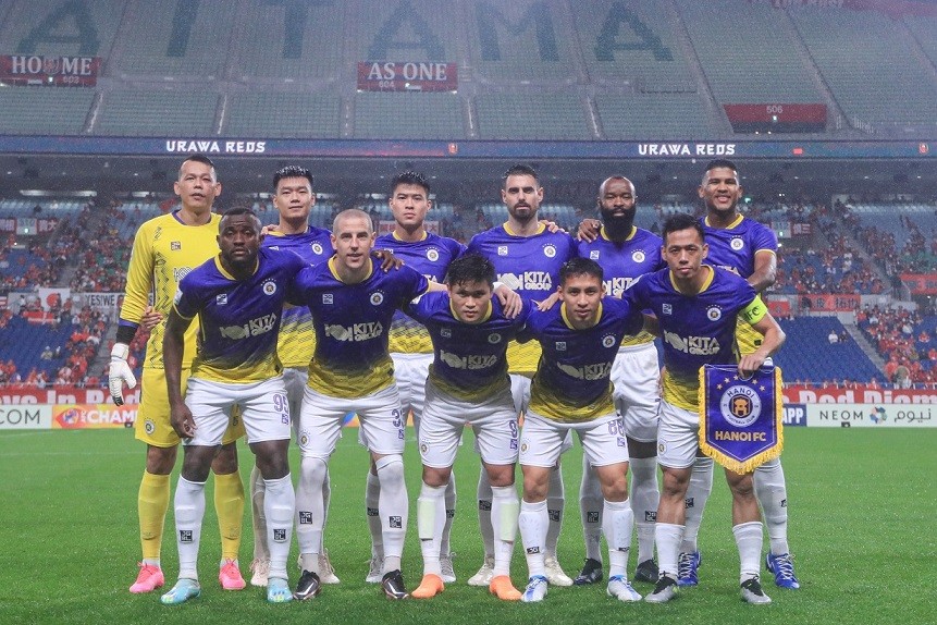 AFC Champions League: Hình ảnh kiều bào Việt Nam tại Nhật Bản đội mưa cổ vũ tinh thần Hà Nội FC