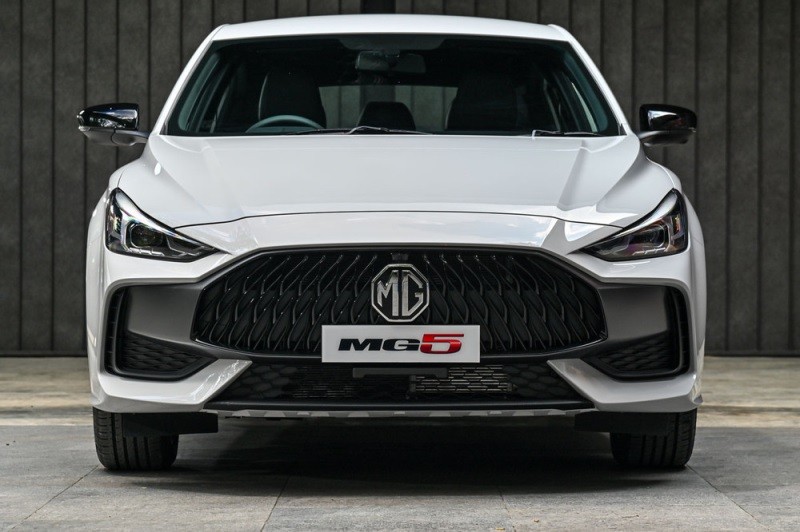 Cận cảnh MG5 bản kỷ niệm 10 năm vừa ra mắt tại Thái Lan, giá từ 379 triệu đồng Cận cảnh MG5 bản kỷ niệm 10 năm vừa ra mắt tại Thái Lan, giá từ 379 triệu đồng