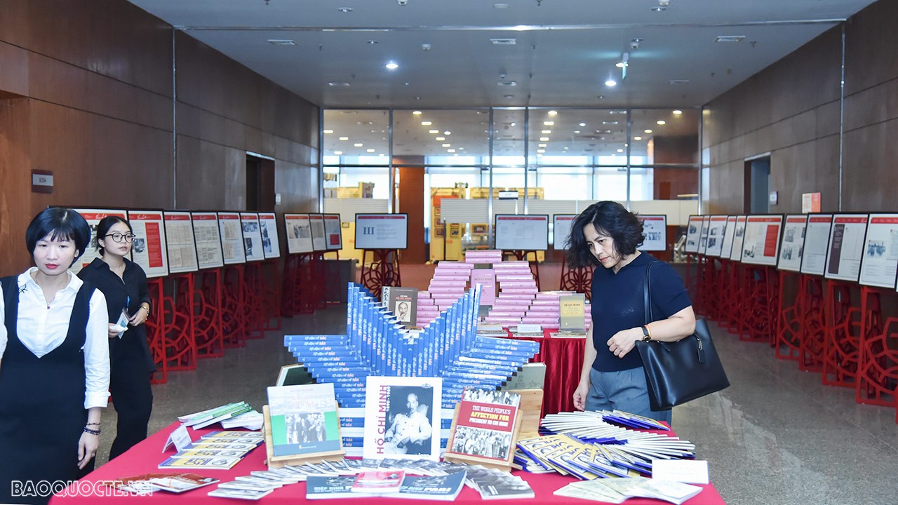 Tiếp tục tăng cường tuyên truyền, giới thiệu, tôn vinh Chủ tịch Hồ Chí Minh với cộng đồng quốc tế