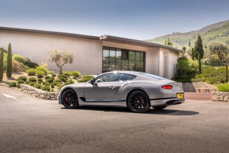 Cận cảnh Bentley Continental GT S V8 MY23 vừa về Việt Nam, giá từ 19,548 tỷ đồng Cận cảnh Bentley Continental GT S V8 MY23 vừa về Việt Nam, giá từ 19,548 tỷ đồng
