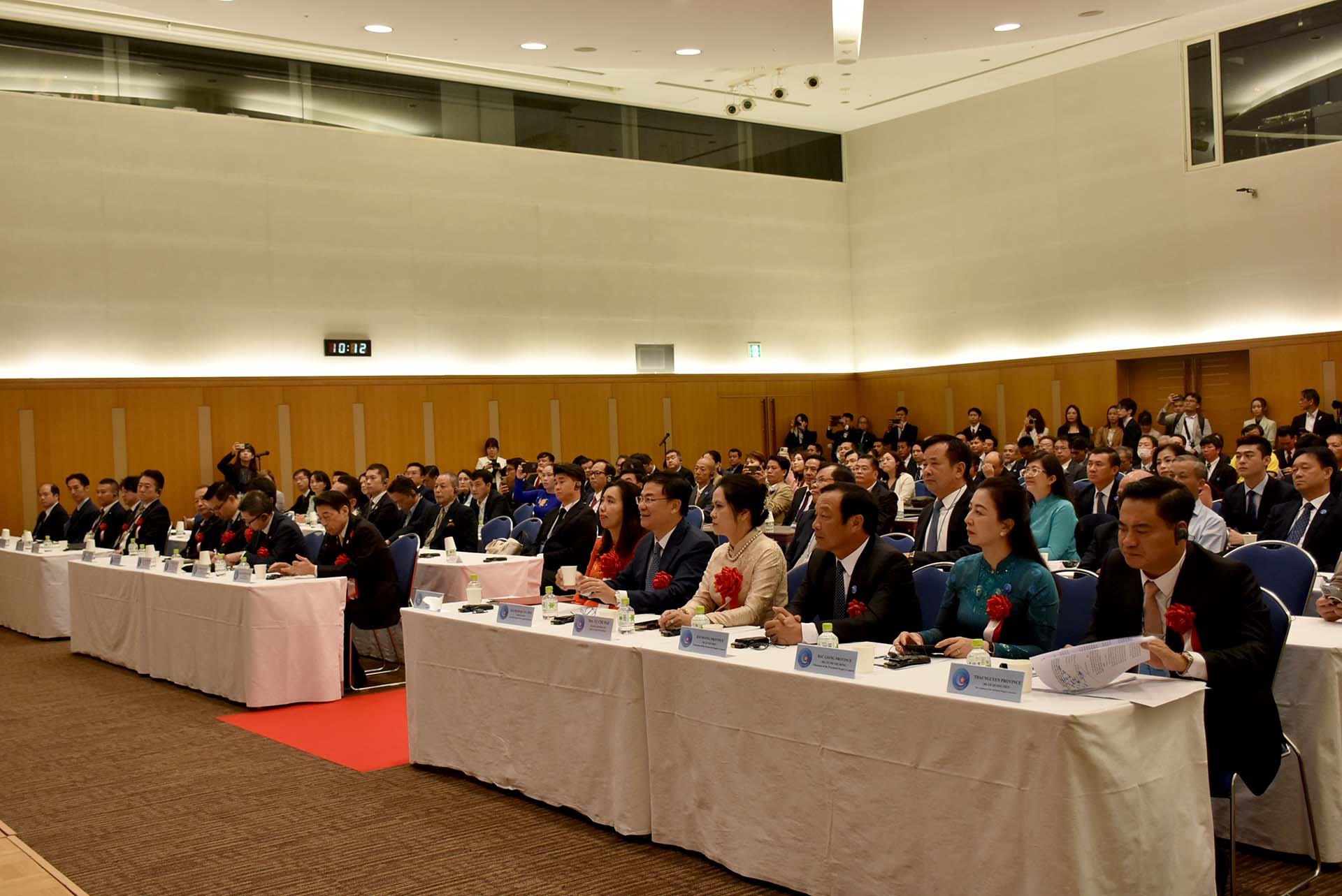 Các đại biểu tham dự Diễn đàn.