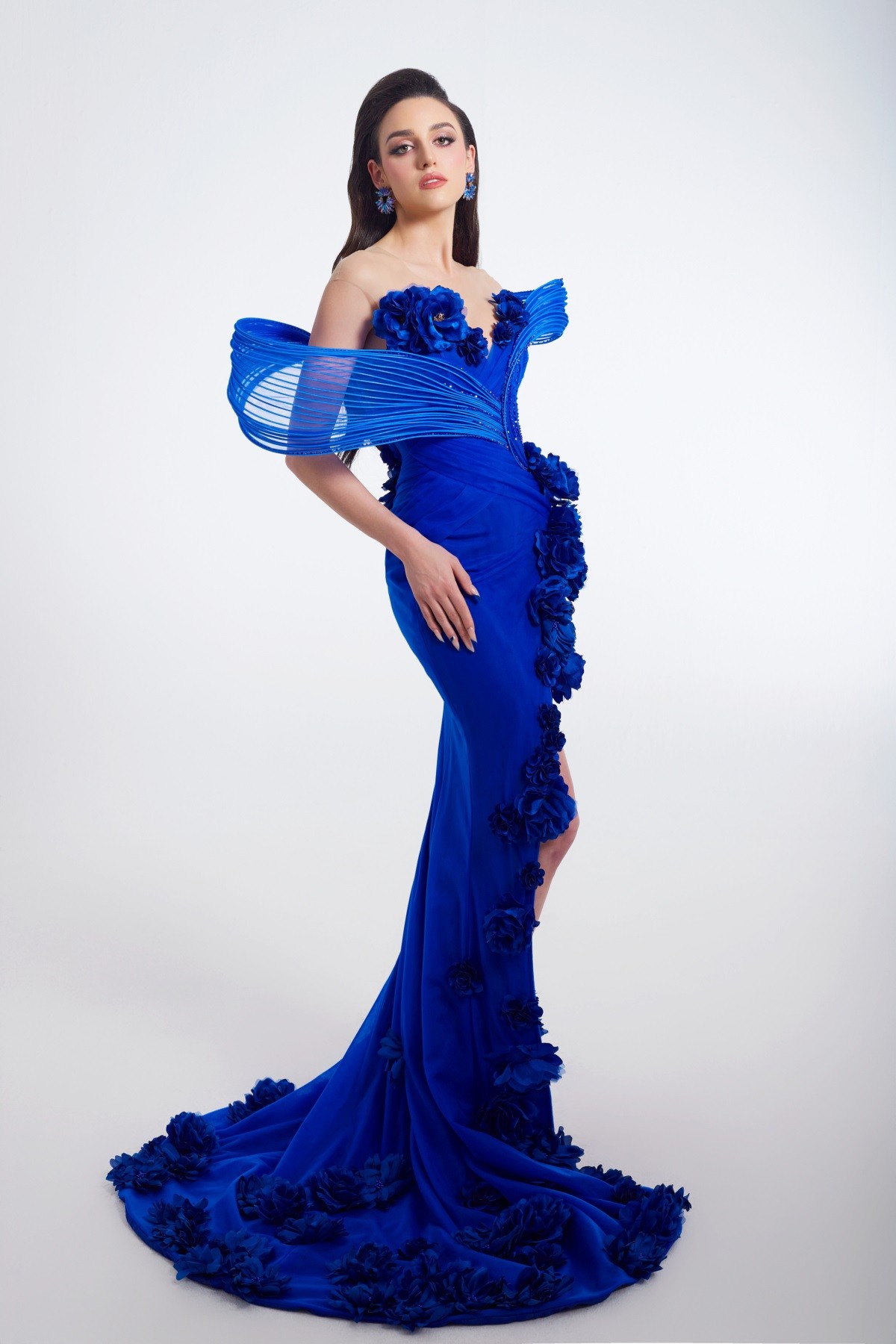 Hoa hậu Hòa bình Australia Mikaela-Rose Fowler là 1 trong những thí sinh Miss Grand International 2023 đến Việt Nam từ sớm để chuẩn bị cuộc thi. Trước khi gia nhập hội chị em, người đẹp 28 tuổi có buổi thử trang phục với NTK Nguyễn Minh Tuấn. Sau lần hợp tác ăn ý tại cuộc thi trong nước, Miss Grand Australia đặt niềm tin phần trang phục cho nhà thiết kế Việt. Hoa hậu Hòa bình Australia Mikaela-Rose Fowler là 1 trong những thí sinh Miss Grand International 2023 đến Việt Nam từ sớm để chuẩn bị cuộc thi. Trước khi gia nhập hội chị em, người đẹp 28 tuổi có buổi thử trang phục với NTK Nguyễn Minh Tuấn. Sau lần hợp tác ăn ý tại cuộc thi trong nước, Miss Grand Australia đặt niềm tin phần trang phục cho nhà thiết kế Việt.