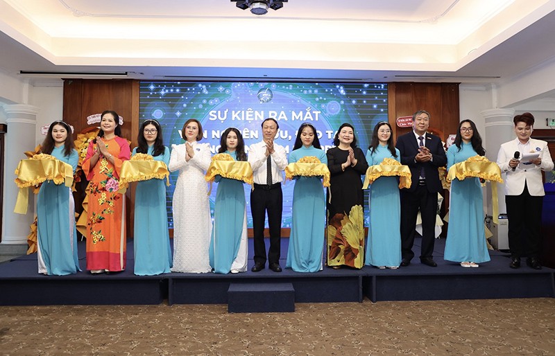 Lễ cắt băng ra mắt Viện Nghiên cứu, Đào tạo và Ứng dụng Tâm lý (IPRTA). Lễ cắt băng ra mắt Viện Nghiên cứu, Đào tạo và Ứng dụng Tâm lý (IPRTA).