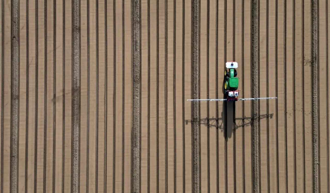 Ảnh ấn tượng (2-8/10): Ông Putin nói Nga vượt qua trừng phạt, tổn thất của Ukraine; Dải Gaza ‘nóng rẫy’; xe tăng Syria hư hỏng ở Cao nguyên Golan