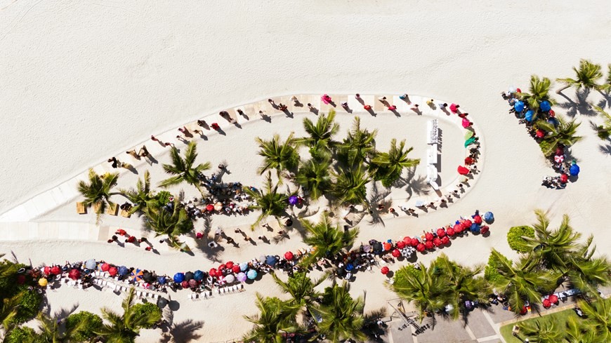 Vietnam Beauty Fashion Fest mùa 6 vừa diễn ra tại bãi Cháy, TP. Hạ Long, tỉnh Quảng Ninh. Đây là show thời trang đặc biệt trong khuôn khổ cuộc thi Hoa hậu Hòa bình quốc tế 2023 và Hạ Long là điểm đến đầu tiên trên hành trình của các thí sinh. (Nguồn: Vietnam+)