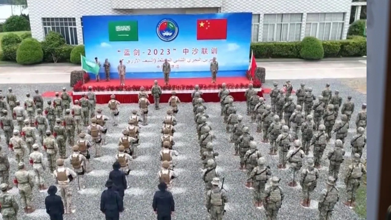 Hơn 100 quân nhân Trung Quốc và Saudi Arabia tham gia tập trận Blue Sword Hơn 100 quân nhân Trung Quốc và Saudi Arabia tham gia tập trận Blue Sword