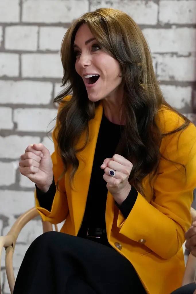 Ý nghĩa trang phục của Vương phi xứ Wales nhân Ngày sức khỏe tâm thần thế giới Ý nghĩa trang phục của Vương phi xứ Wales nhân Ngày sức khỏe tâm thần thế giới