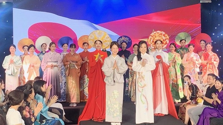 ‘Sắc Thu Việt-Nhật’: Cuộc giao lưu giữa áo dài và kimono