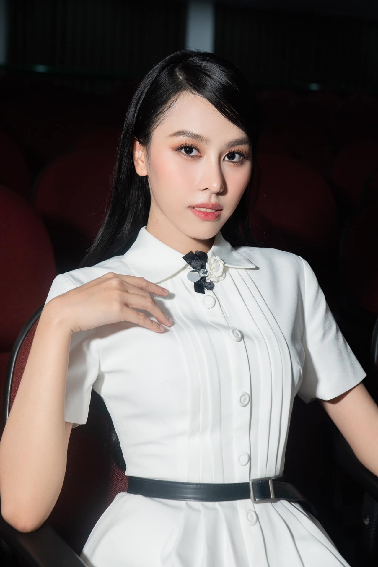 Á hậu Lê Nguyễn Ngọc Hằng dịu dàng, thanh lịch