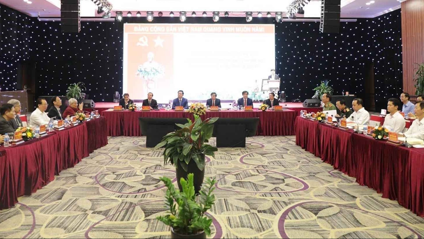 Đổi mới, coi trọng công tác xây dựng Đảng về tư tưởng, đạo đức