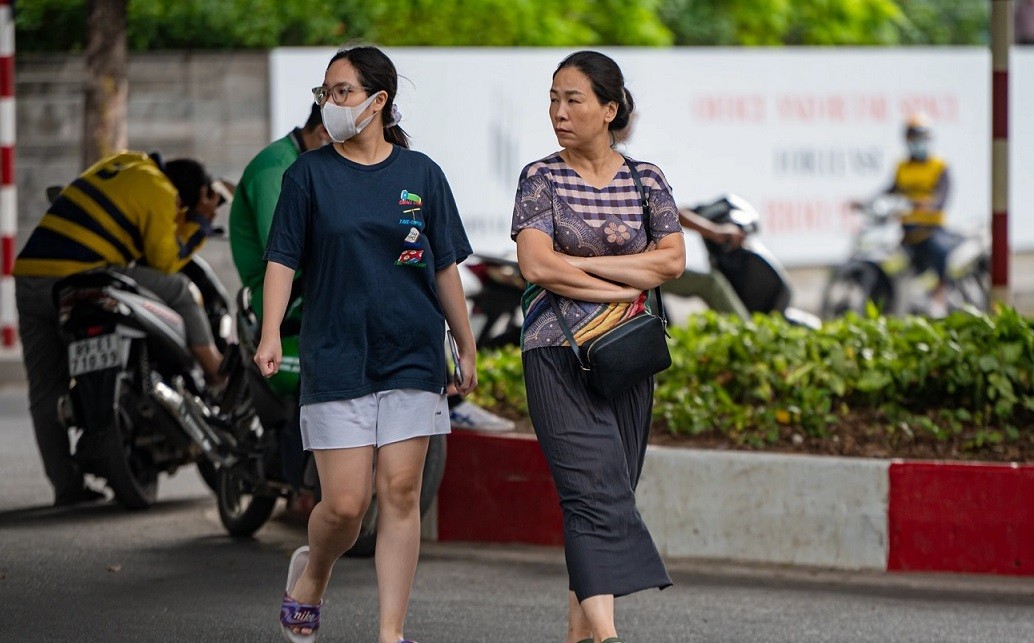 Hình ảnh người Hà Nội tham gia hoạt động ngoài trời khi không khí lạnh tràn về Hình ảnh người Hà Nội tham gia hoạt động ngoài trời khi không khí lạnh tràn về