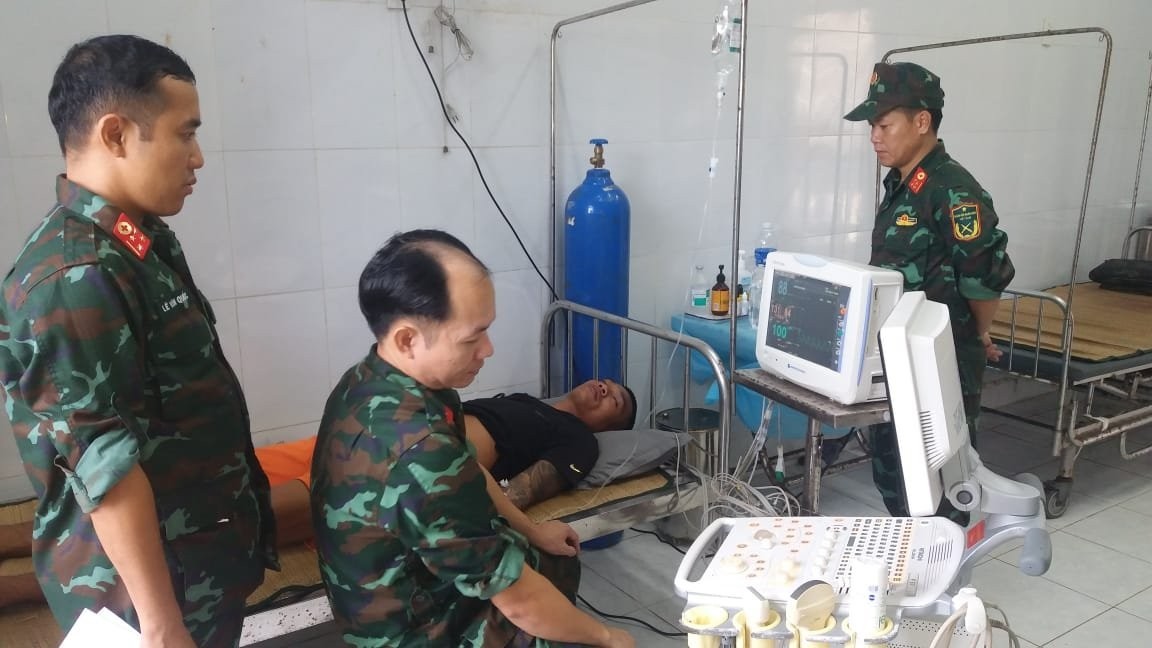 Bệnh xá ở huyện đảo Trường Sa cấp cứu ngư dân gặp nạn trên biển