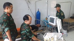 Bệnh xá ở huyện đảo Trường Sa cấp cứu ngư dân gặp nạn trên biển