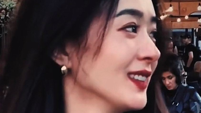 Nhan sắc Triệu Lệ Dĩnh 'nổi rần rần' trên mạng