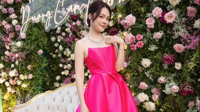 Dương Cẩm Lynh xinh đẹp, rạng rỡ đón tuổi mới