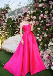 Dương Cẩm Lynh xinh đẹp, rạng rỡ đón tuổi mới