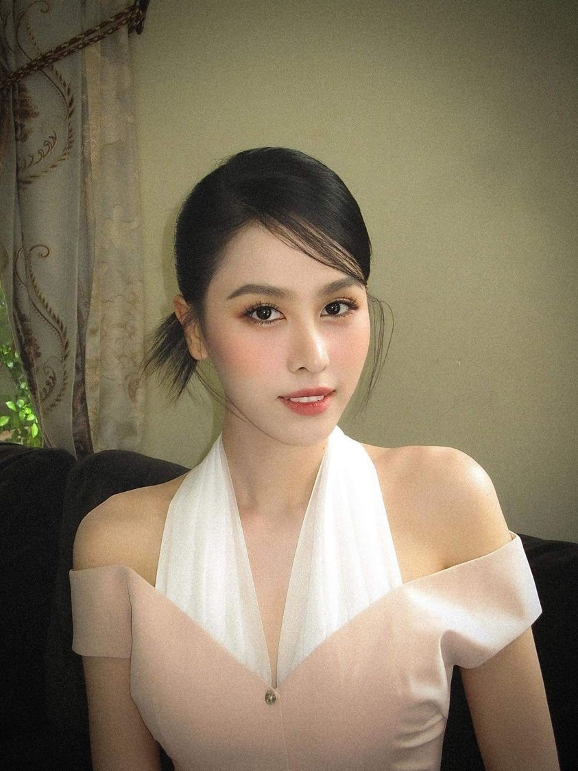 Á hậu Lê Nguyễn Ngọc Hằng dịu dàng, thanh lịch