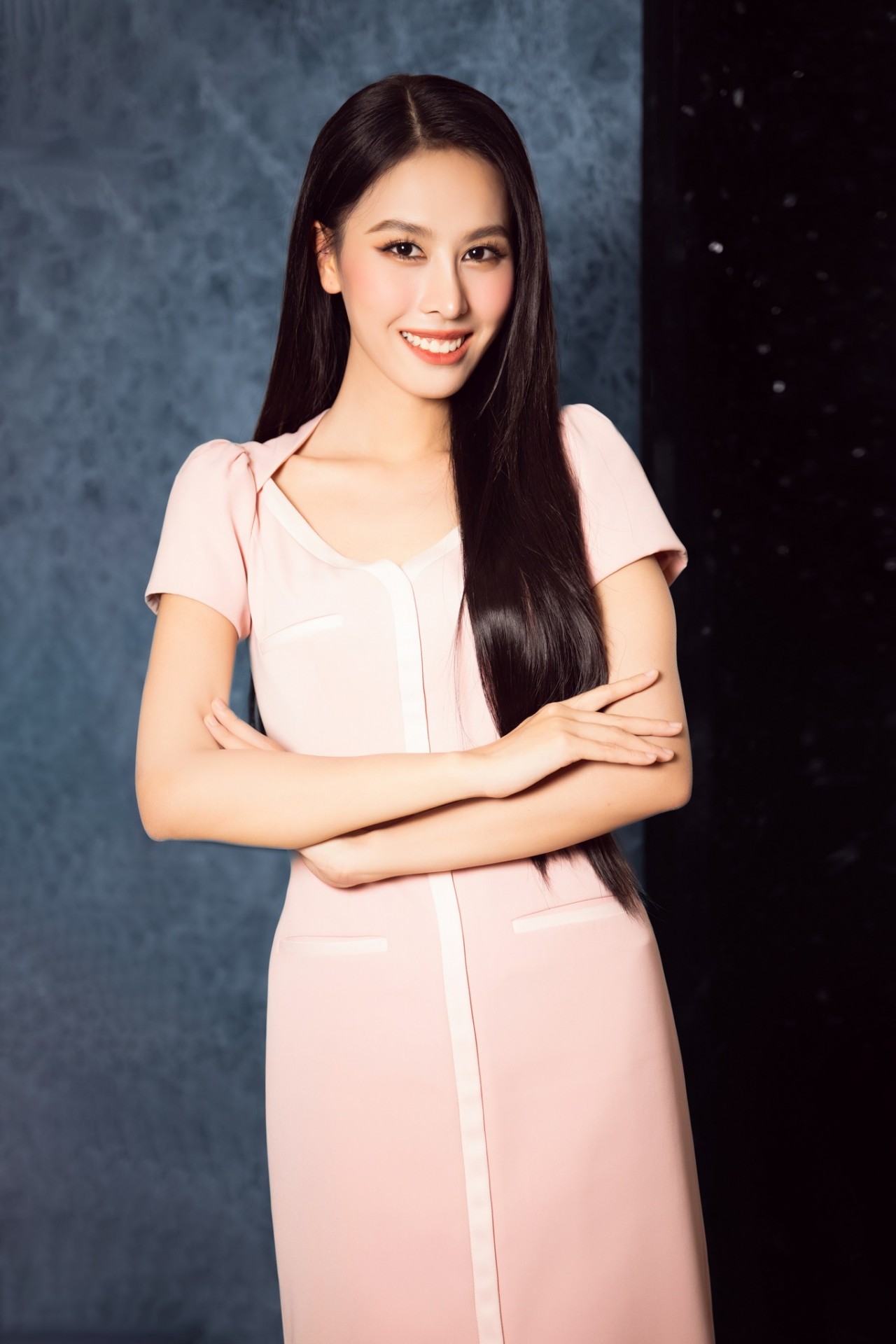 Á hậu Lê Nguyễn Ngọc Hằng dịu dàng, thanh lịch