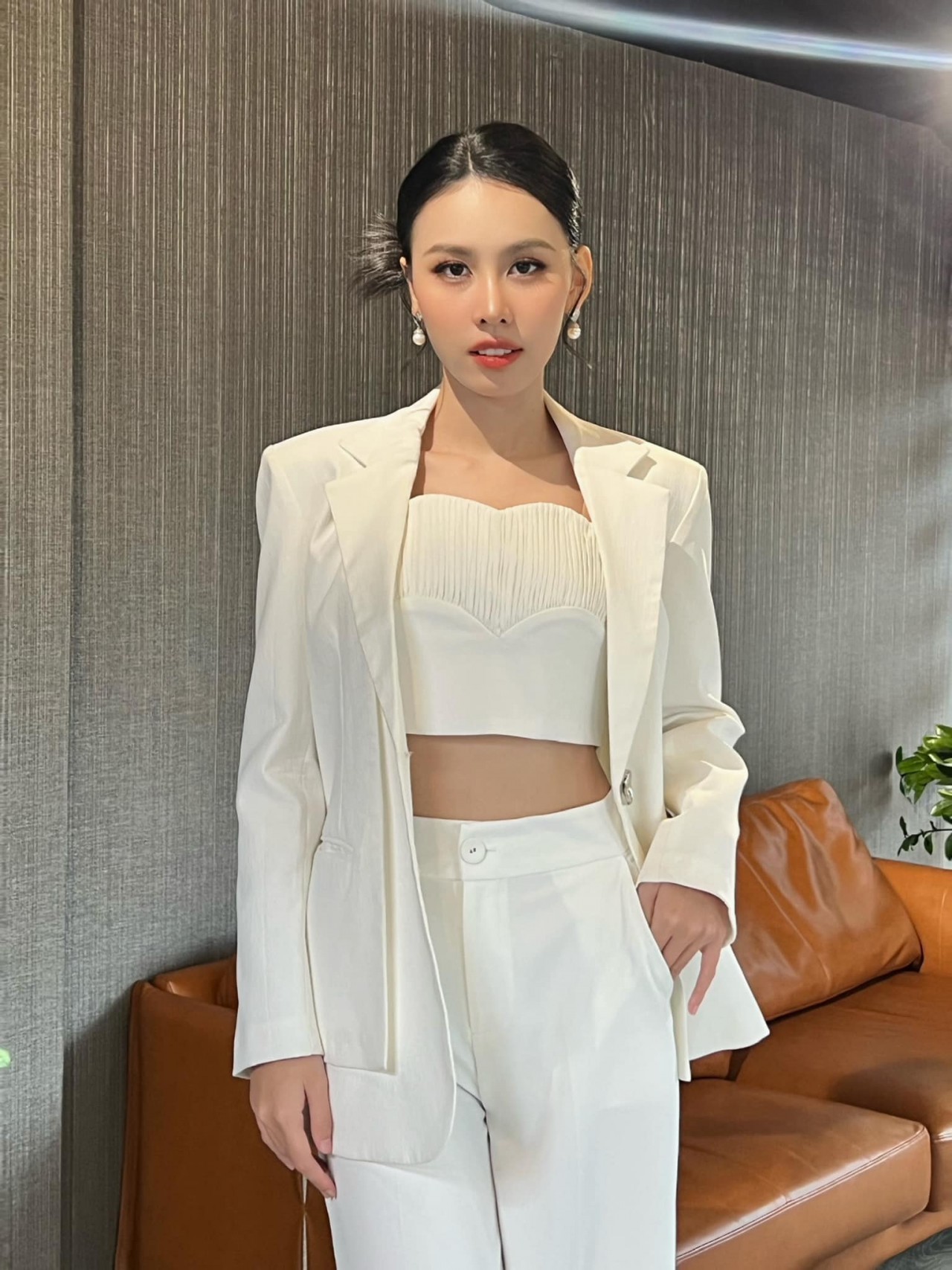 Á hậu Lê Nguyễn Ngọc Hằng dịu dàng, thanh lịch