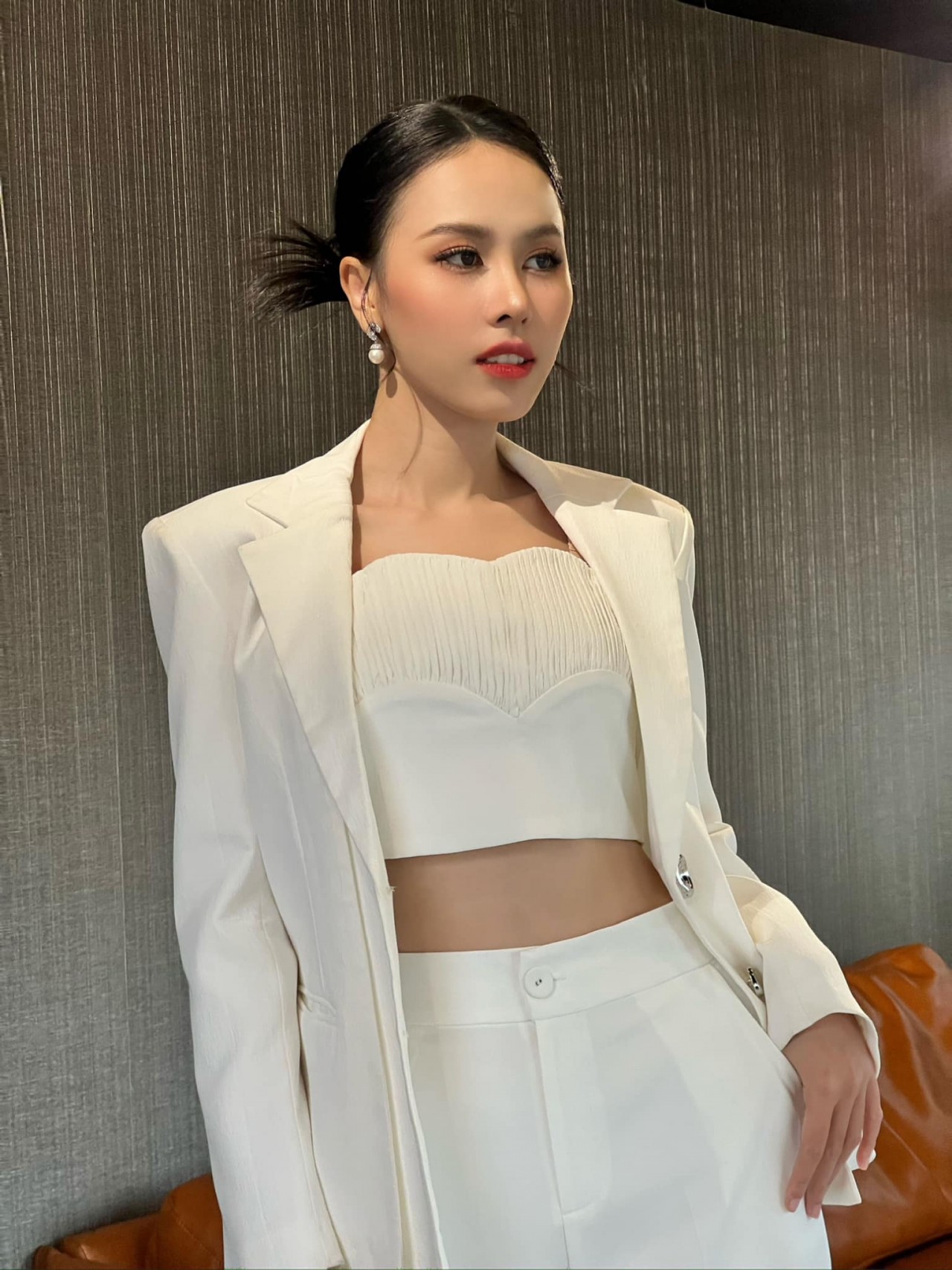 Á hậu Lê Nguyễn Ngọc Hằng dịu dàng, thanh lịch