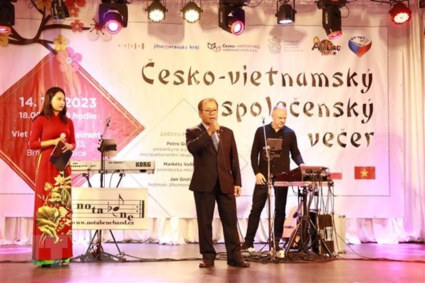 Ấm áp đêm giao lưu văn hóa Czech-Việt Ấm áp đêm giao lưu văn hóa Czech-Việt