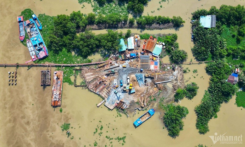 Một hạng mục của dự án thành phần 1A đoạn Tân Vạn - Nhơn Trạch, giai đoạn 1 thuộc đường Vành đai 3 TP.HCM đang thi công. (Nguồn: Vietnamnet)
