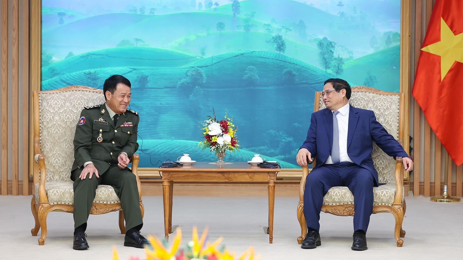 Thủ tướng Phạm Minh Chính tiếp Tổng Tư lệnh Quân đội Hoàng gia Campuchia