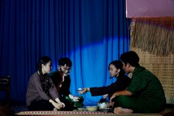 'Dưới ánh đèn sân khấu' - đổi mới phương pháp dạy, học Ngữ văn