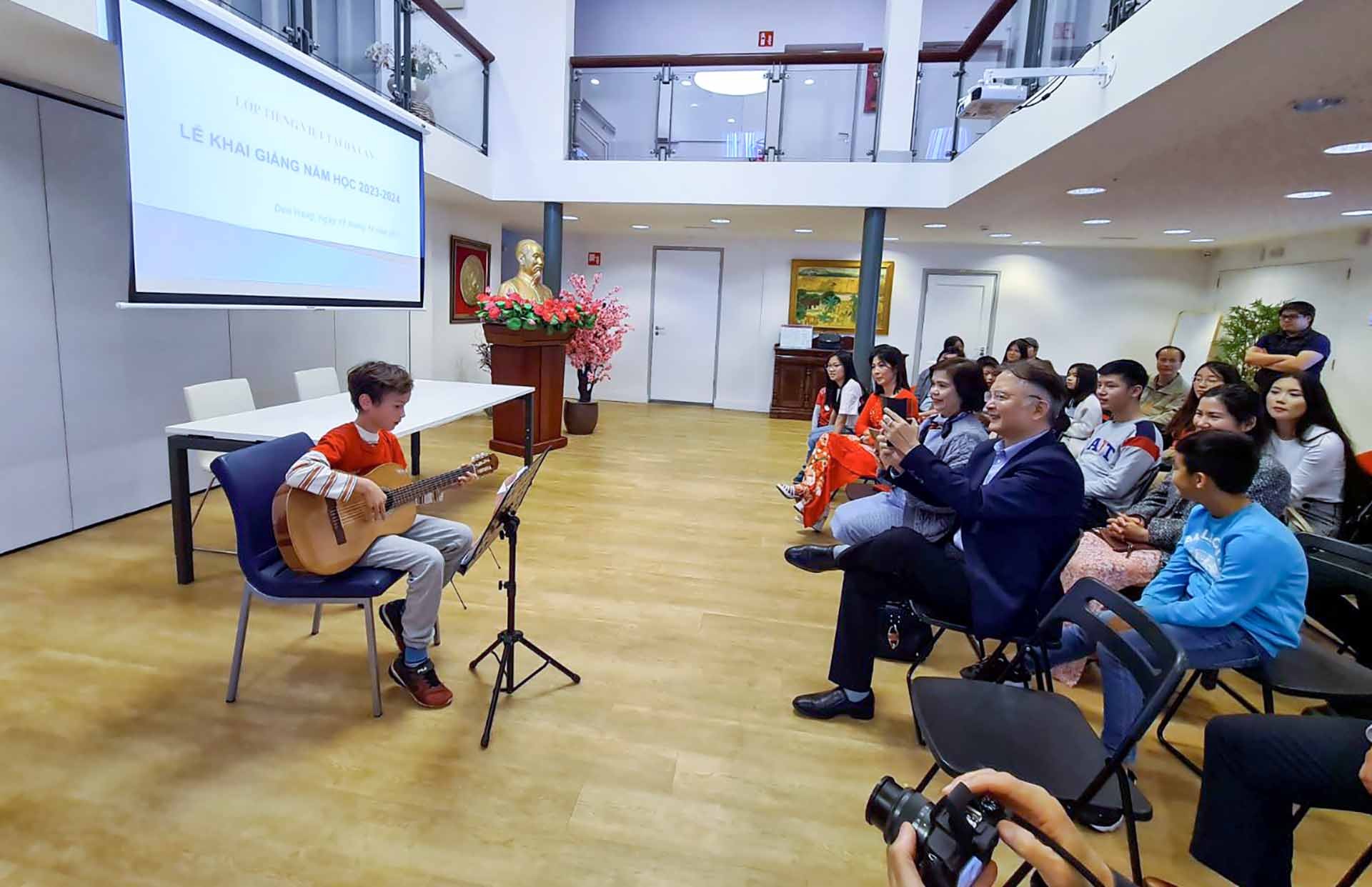 Khai giảng lớp tiếng Việt năm học 2023-2024 tại Hà Lan