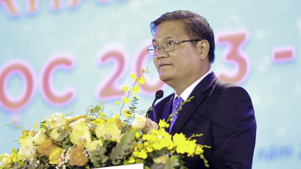 Hiệu trưởng trường đại học xin lỗi sinh viên vì thay đổi địa điểm học tập