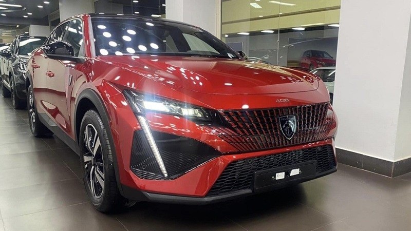 Peugeot 408 xuất hiện tại đại lý chuẩn bị cho ngày ra mắt