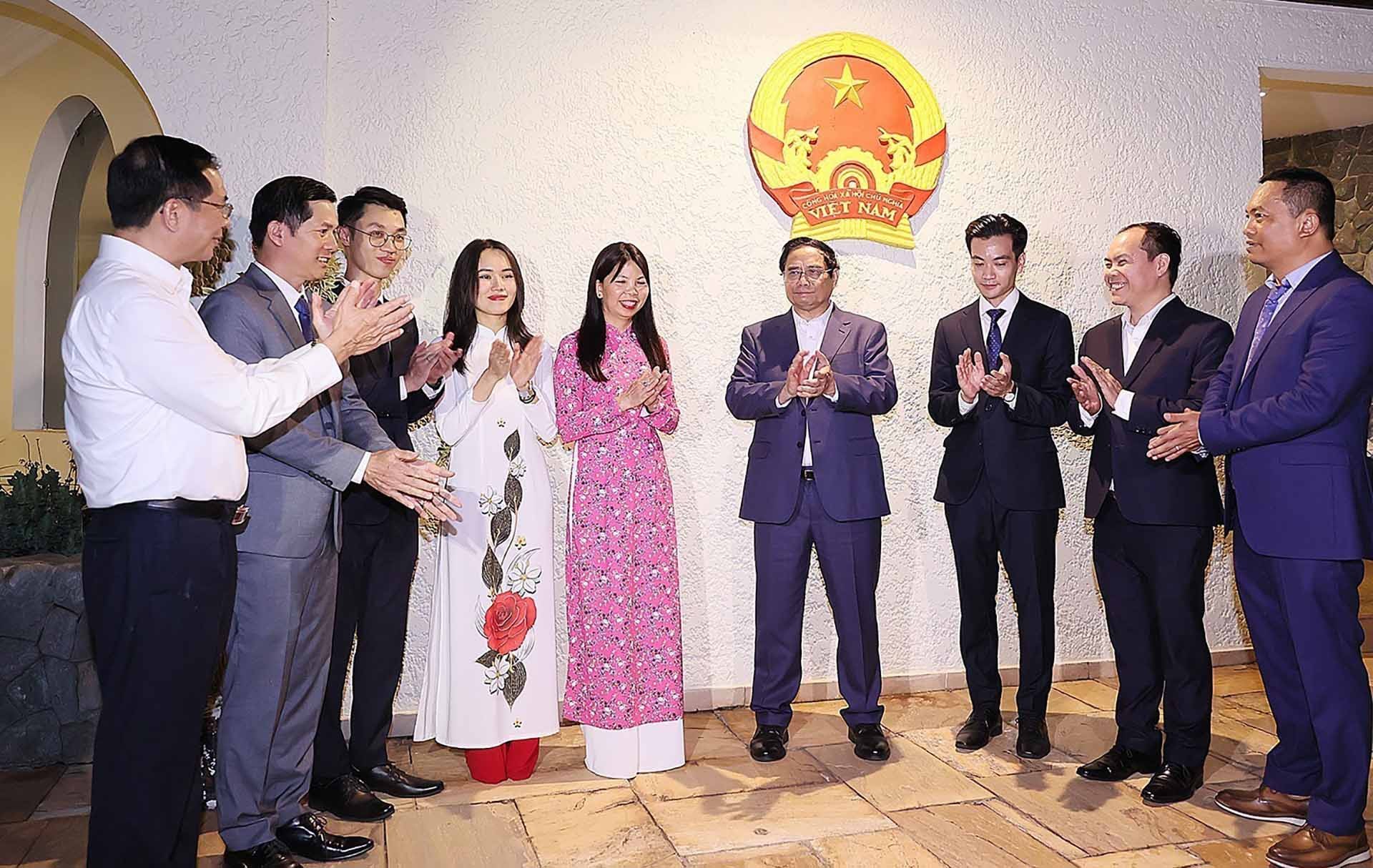 Đại sứ Phạm Thị Kim Hoa đón Thủ tướng Phạm Minh Chính  thăm chính thức Brazil, tháng 9/2023. (Ảnh: Nguyễn Hồng) 