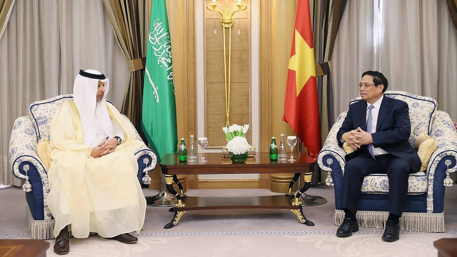 Thủ tướng tiếp lãnh đạo các tập đoàn, quỹ đầu tư lớn của Saudi Arabia