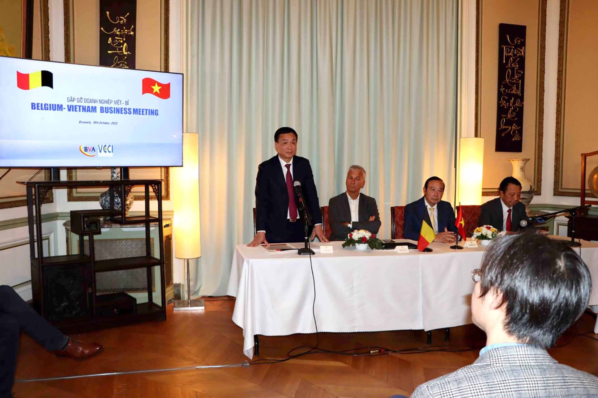 Chủ tịch UBND tỉnh Hải Dương Triệu Thế Hùng phát biểu tại tọa đàm