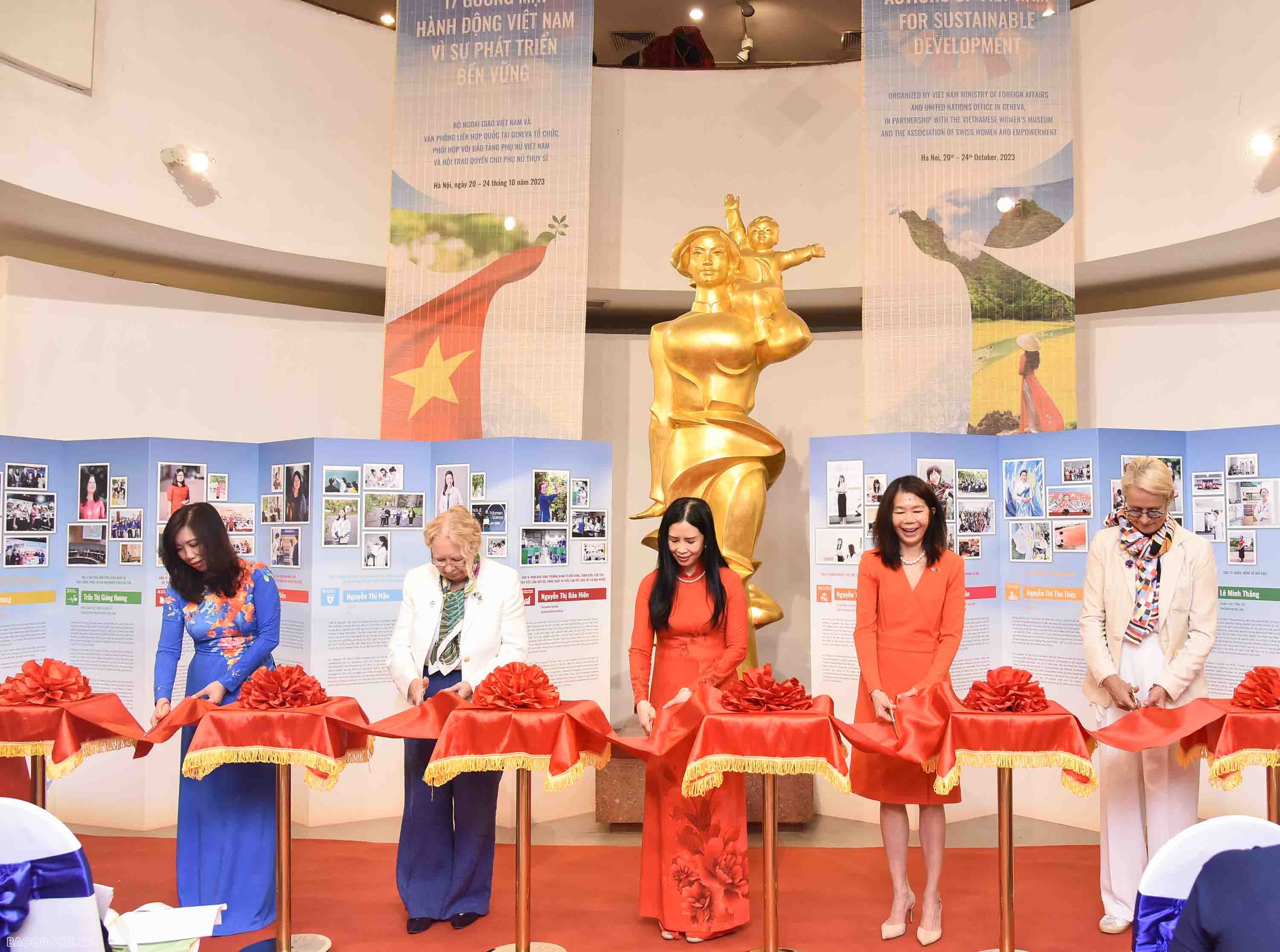 Khai mạc Triển lãm ảnh  '17 Gương mặt Hành động Việt Nam vì sự phát triển bền vững'