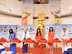 Khai mạc Triển lãm ảnh  '17 Gương mặt Hành động Việt Nam vì sự phát triển bền vững'