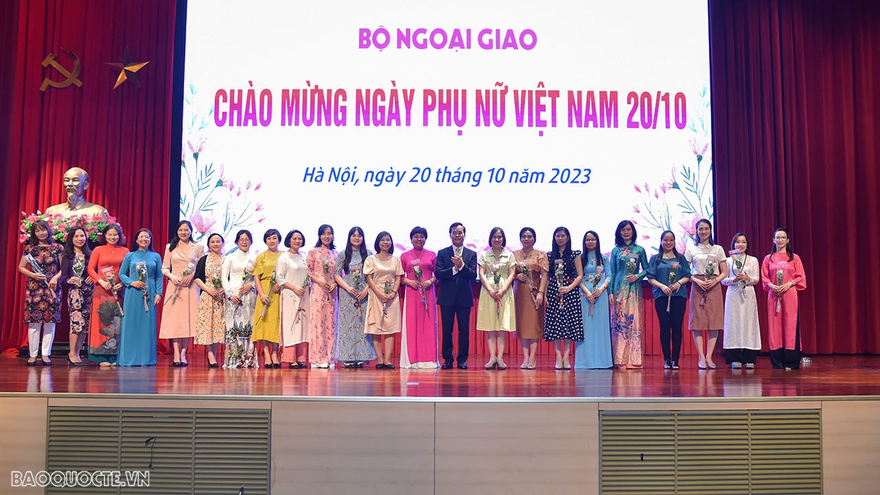 Cán bộ ngoại giao nữ luôn bản lĩnh và ý chí, nghị lực và sáng tạo, sự bao dung và lòng nhân ái