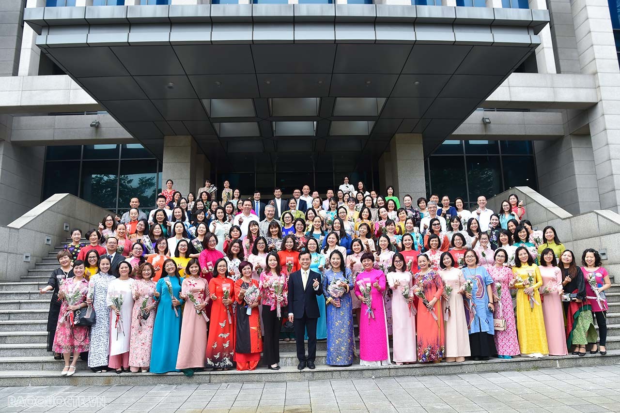 Cán bộ ngoại giao nữ luôn bản lĩnh và ý chí, nghị lực và sáng tạo, sự bao dung và lòng nhân ái