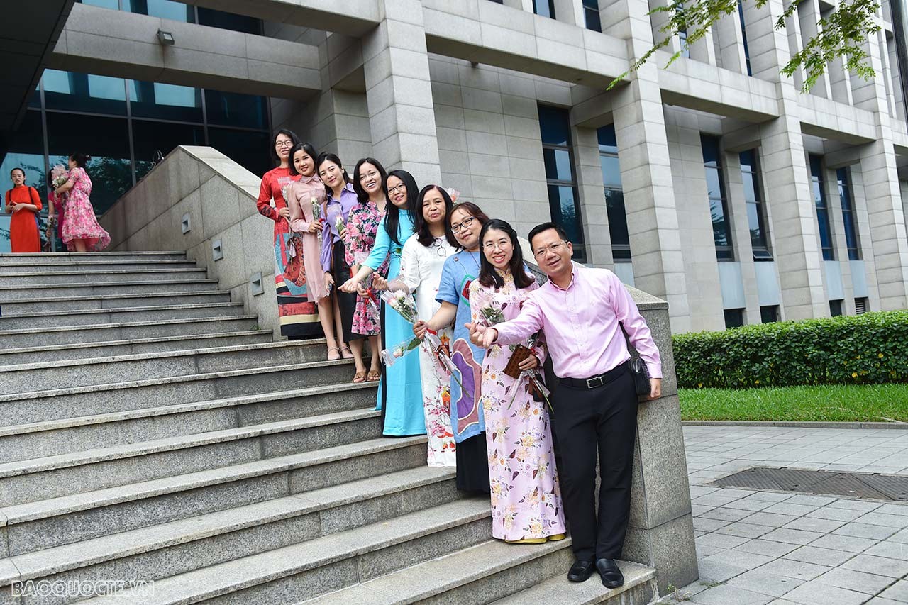 Cán bộ ngoại giao nữ luôn bản lĩnh và ý chí, nghị lực và sáng tạo, sự bao dung và lòng nhân ái