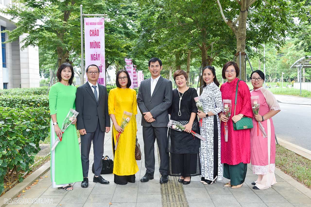Cán bộ ngoại giao nữ luôn bản lĩnh và ý chí, nghị lực và sáng tạo, sự bao dung và lòng nhân ái