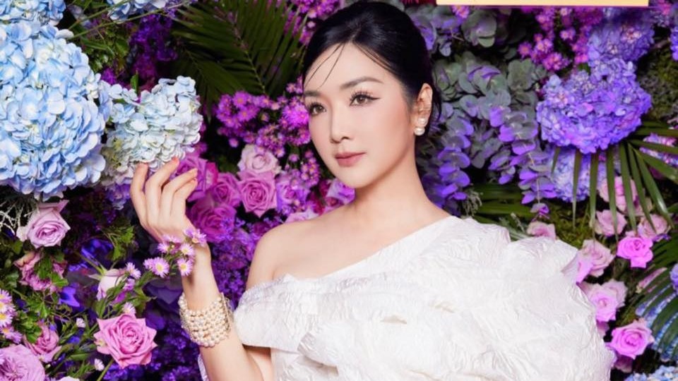 Ngày Phụ nữ Việt Nam 20/10: NSND Thu Hà, Lệ Quyên và nhiều sao Việt đăng ảnh xinh đẹp, lộng lẫy