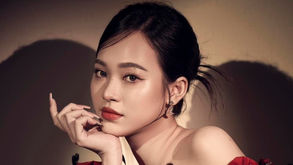 Á hậu Trịnh Thùy Linh đẹp ngút ngàn