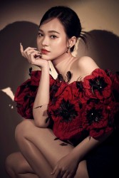 Á hậu Trịnh Thùy Linh đẹp ngút ngàn