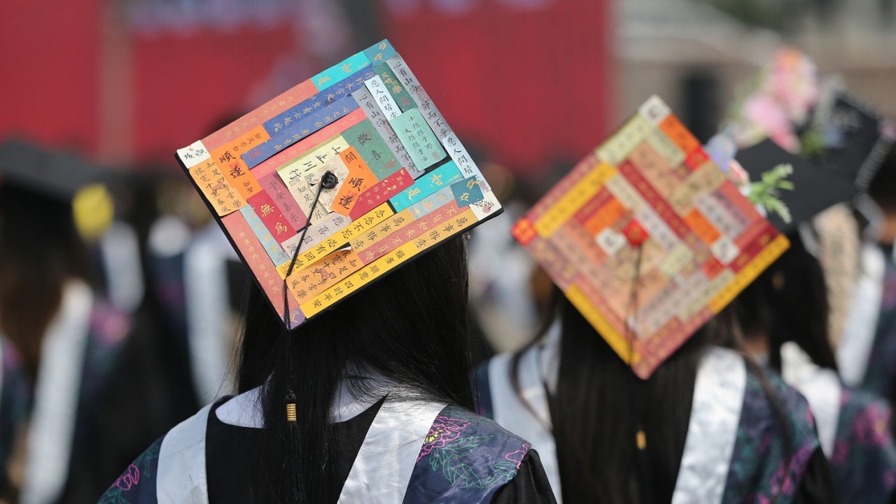 Trung Quốc: Áp lực tìm việc, người trẻ chi tiền cho khoá học huấn luyện cuộc sống