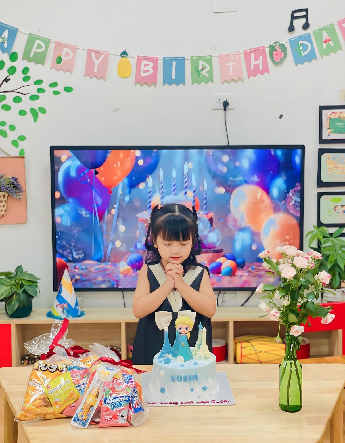 Vợ Bùi Tiến Dũng mừng con gái lớn tròn 4 tuổi Vợ Bùi Tiến Dũng mừng con gái lớn tròn 4 tuổi