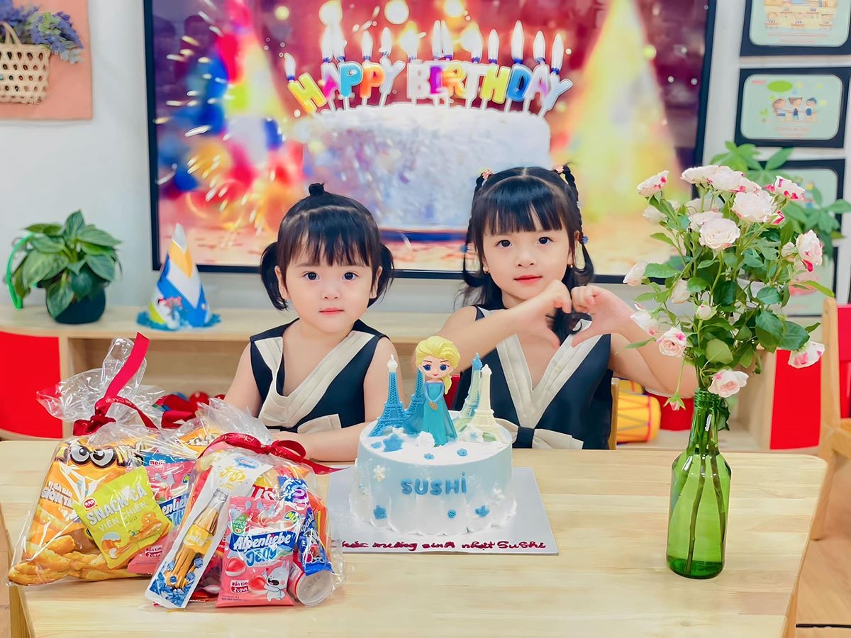 Vợ Bùi Tiến Dũng mừng con gái lớn tròn 4 tuổi Vợ Bùi Tiến Dũng mừng con gái lớn tròn 4 tuổi