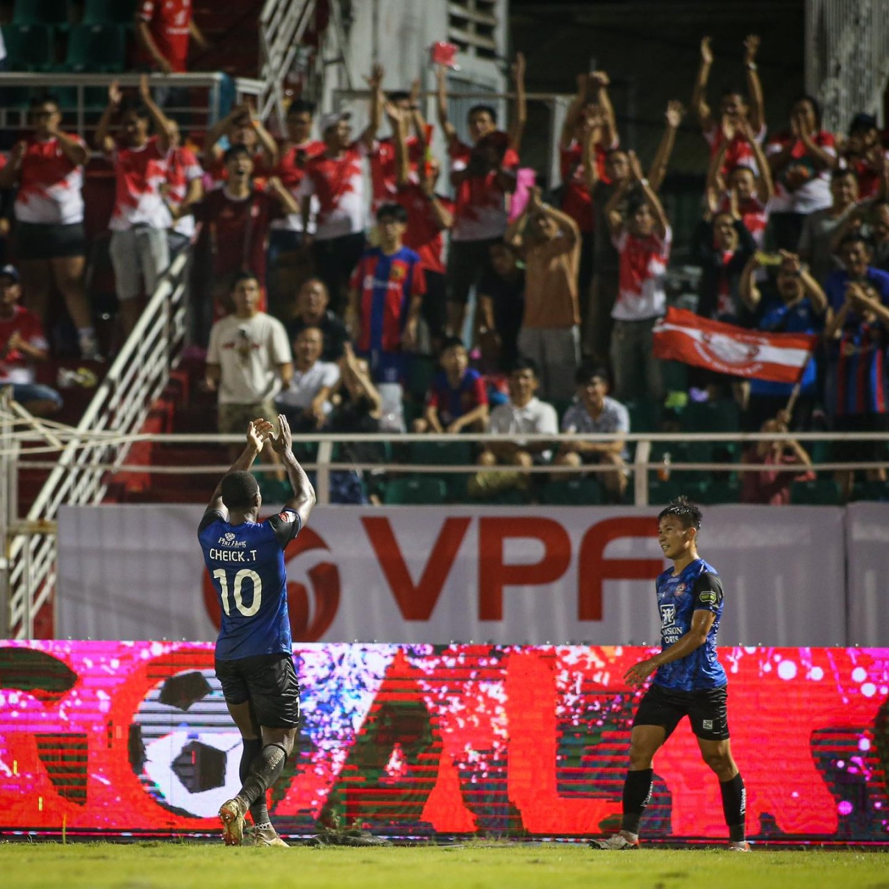 V-League 2023/24: CLB TP. Hồ Chí Minh tạm dẫn đầu; CLB Công an Hà Nội hòa Quy Nhơn Bình Định V-League 2023/24: CLB TP. Hồ Chí Minh tạm dẫn đầu; CLB Công an Hà Nội hòa Quy Nhơn Bình Định