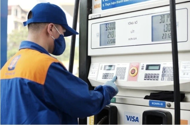 Giá xăng dầu hôm nay 23/10: Thế giới giảm nhưng xăng trong nước vẫn có thể tăng nhẹ vào chiều nay