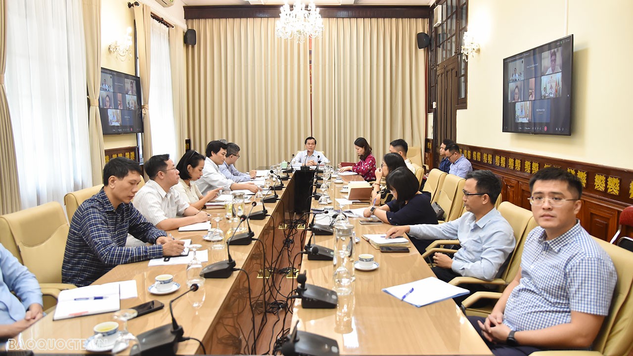 Họp Ban chỉ đạo công tác bảo hộ công dân trước tình hình xung đột leo thang căng thẳng ở Trung Đông Họp Ban chỉ đạo công tác bảo hộ công dân trước tình hình xung đột leo thang căng thẳng ở Trung Đông